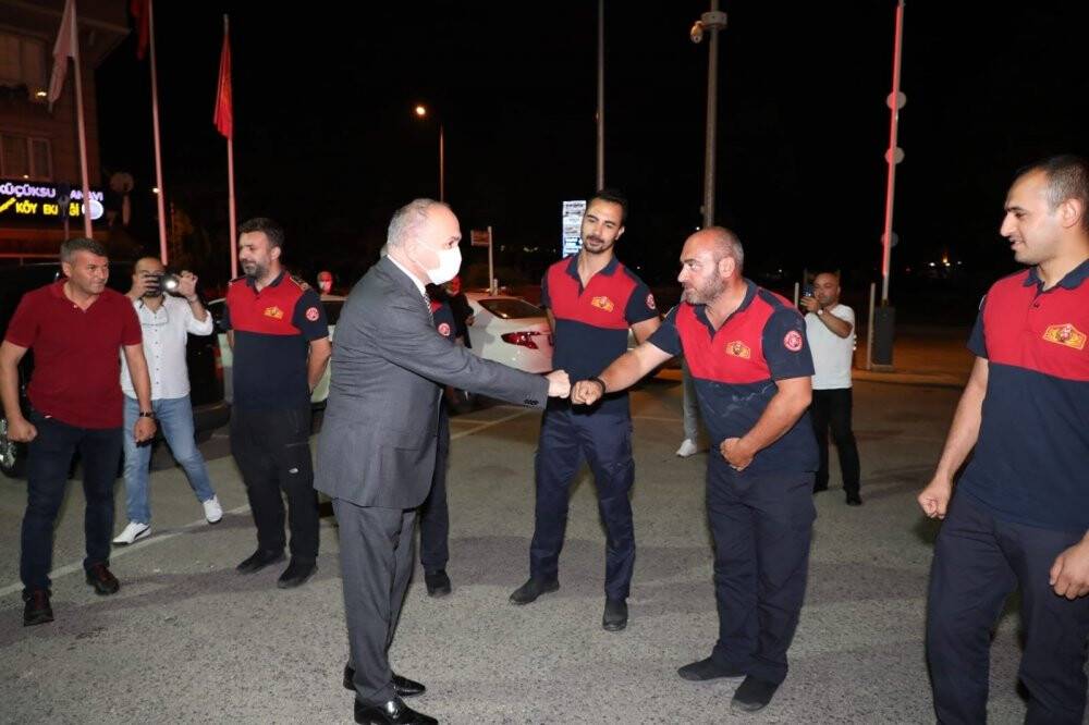 Yangın bölgelerinden dönenleri aileleri gözyaşları ile karşıladı