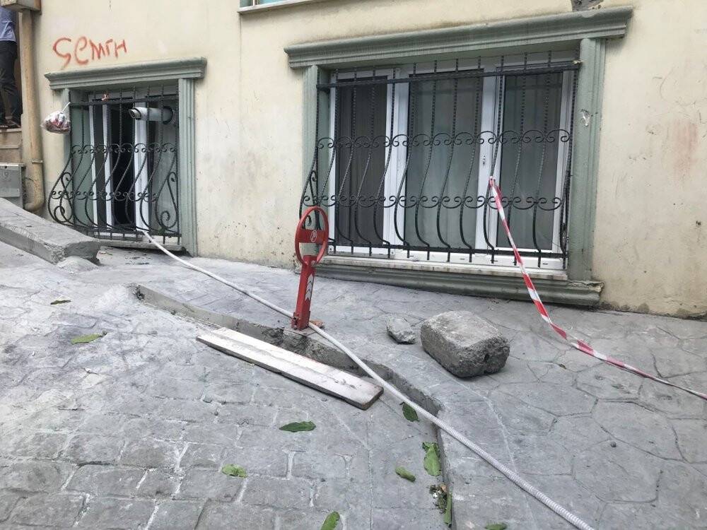 Evini lağım suyu bastı, İmamoğlu’na isyan etti