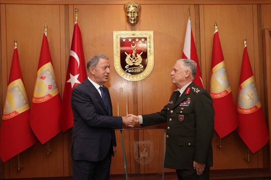 Kara Kuvvetleri Komutanlığında devir teslim töreni