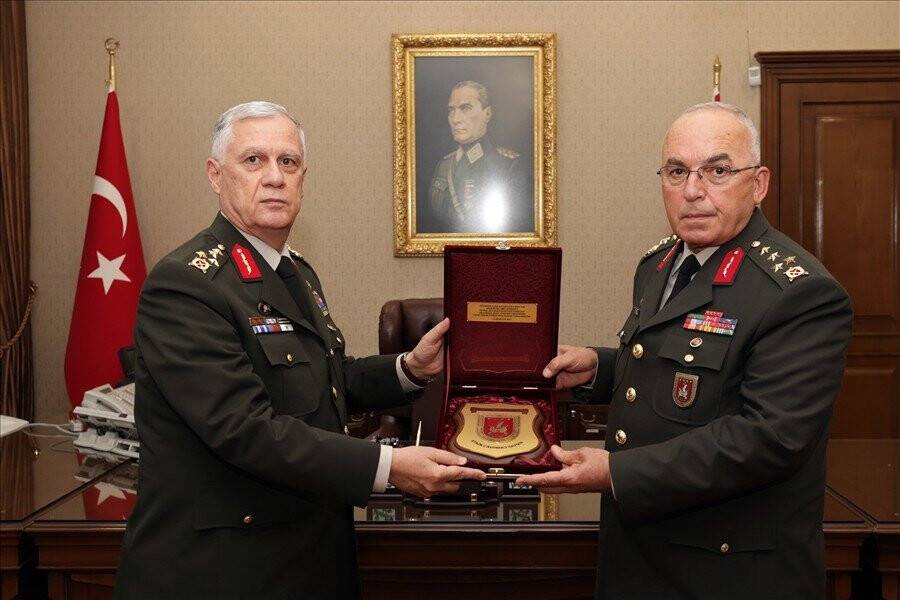 Kara Kuvvetleri Komutanlığında devir teslim töreni