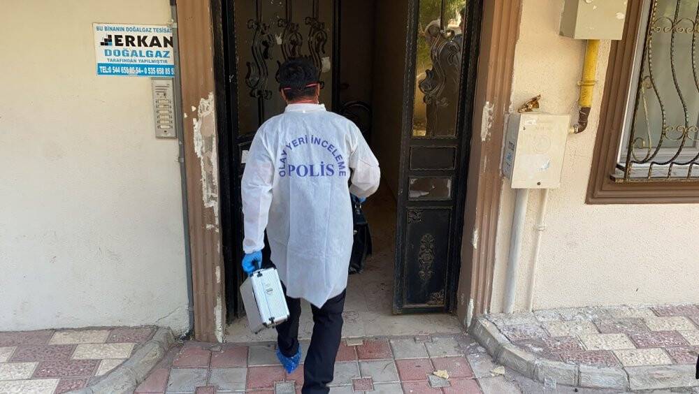 Silah sesine uyanan bina sakinlerine şok