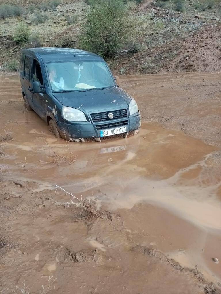 Bingöl’de heyelan nedeniyle kapanan yollar ulaşıma açıldı