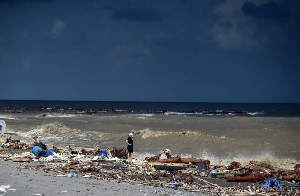 Sel bölgesinde deniz iki renk