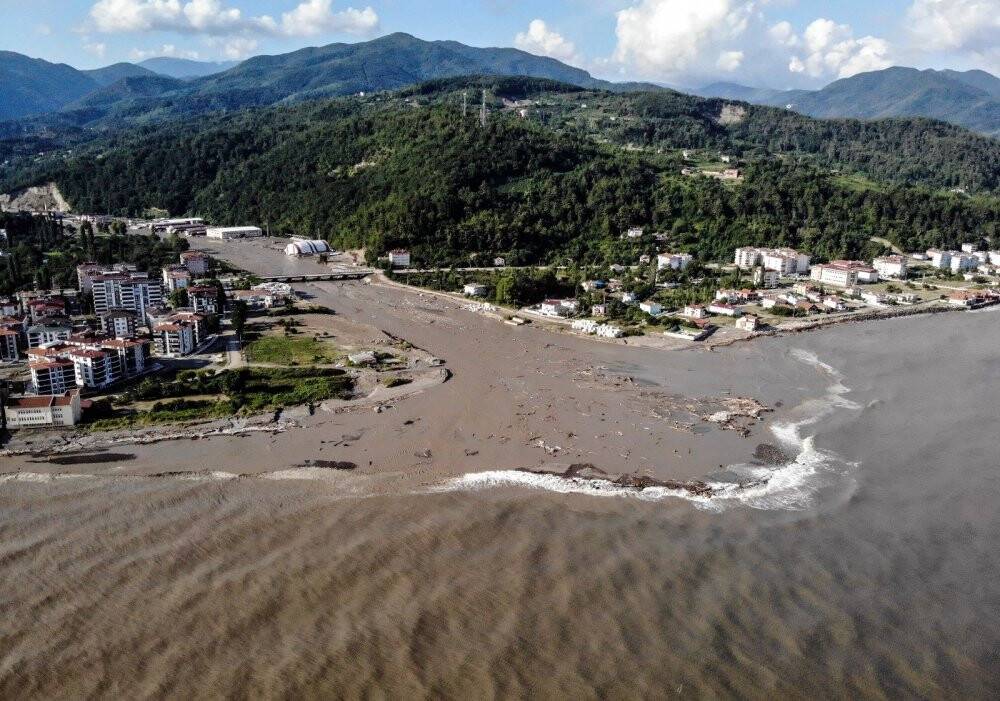 Sel bölgesinde deniz iki renk