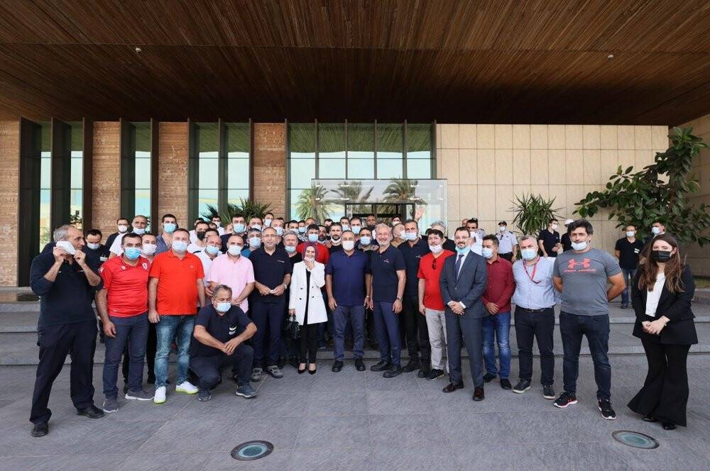Dışişleri Bakanı Çavuşoğlu, Cezayir’de Türk yatırımcıların tesislerini ziyaret etti