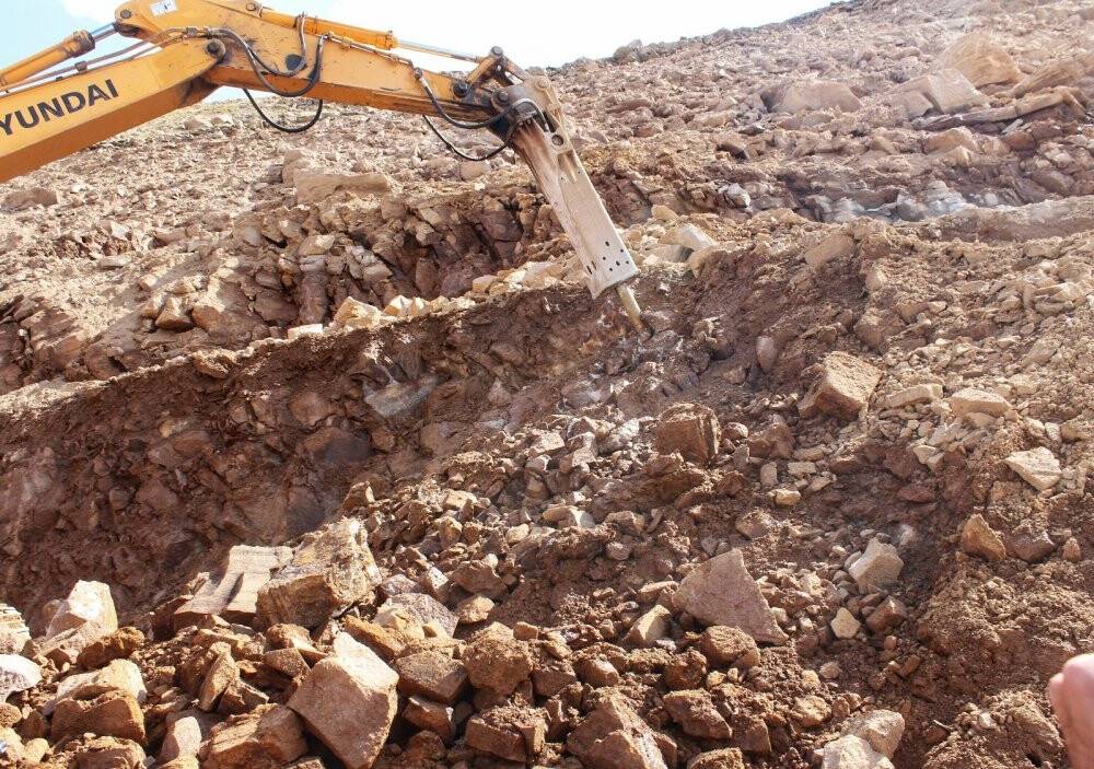 Sınır duvarı çalışmalarında binlerce yıllık yer altı buzuluna rastlandı