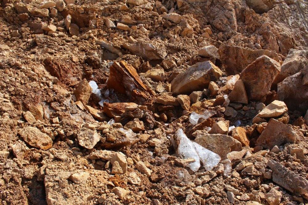 Sınır duvarı çalışmalarında binlerce yıllık yer altı buzuluna rastlandı