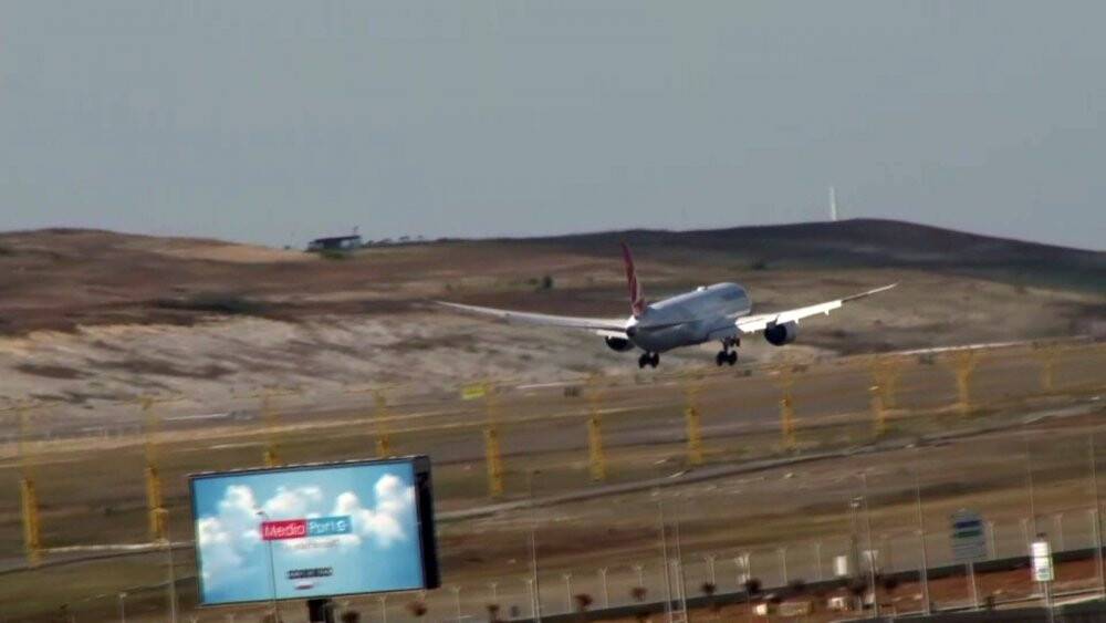 Afganistan’dan Türk vatandaşlarını getiren uçak İstanbul Havalimanı’na indi