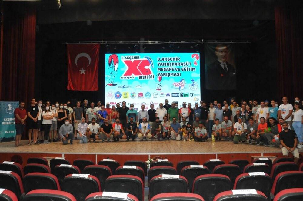 Akşehir’de yamaç paraşütü şampiyonasında ödüller sahiplerini buldu