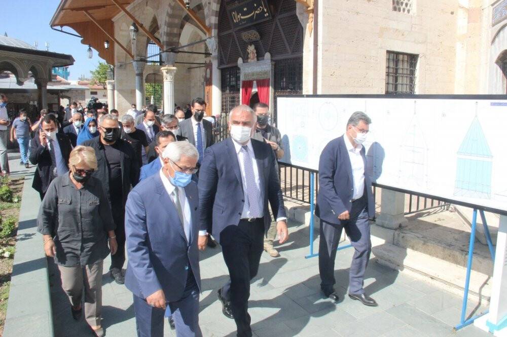 Bakan Ersoy, Mevlana Müzesi restorasyon çalışmalarını inceledi