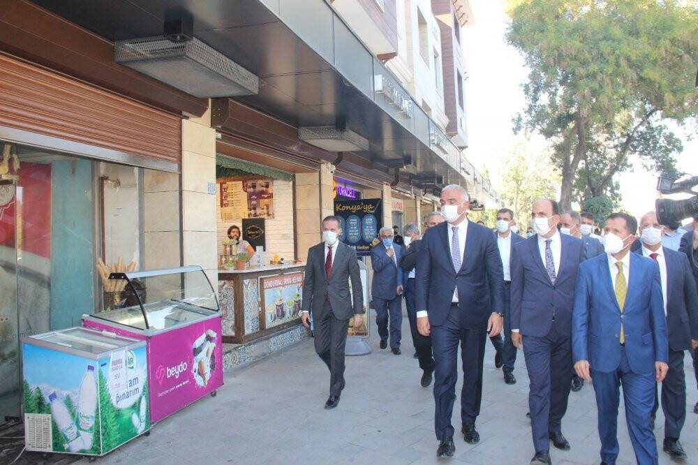 Bakan Ersoy, Mevlana Müzesi restorasyon çalışmalarını inceledi