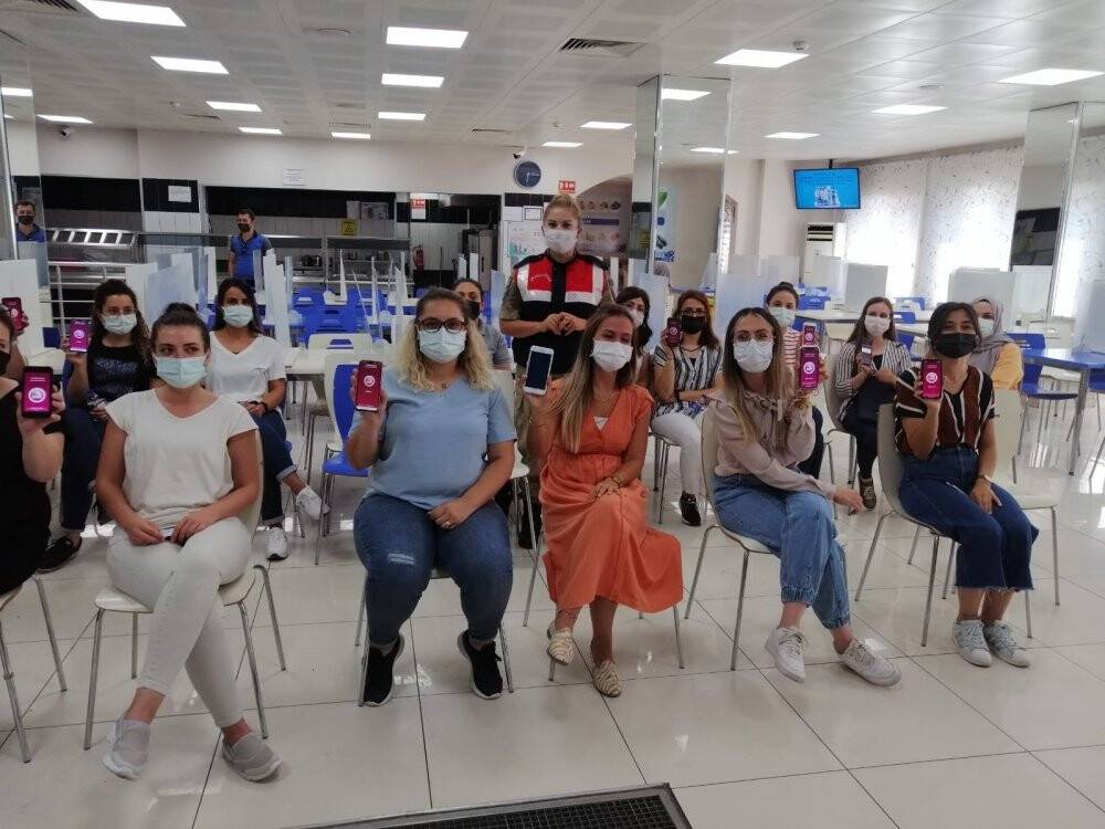 Fabrika çalışanı kadınlara KADES eğitimi