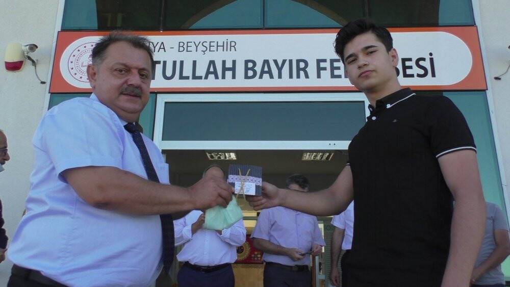 YKS’de Beyşehir’in şampiyon öğrencileri altınla ödüllendirildi
