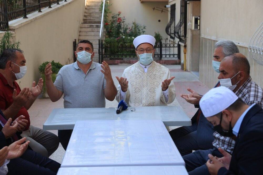 Diyanet İşleri Başkanı Erbaş’tan Emirhan Yalçın’ın ailesine taziye ziyareti