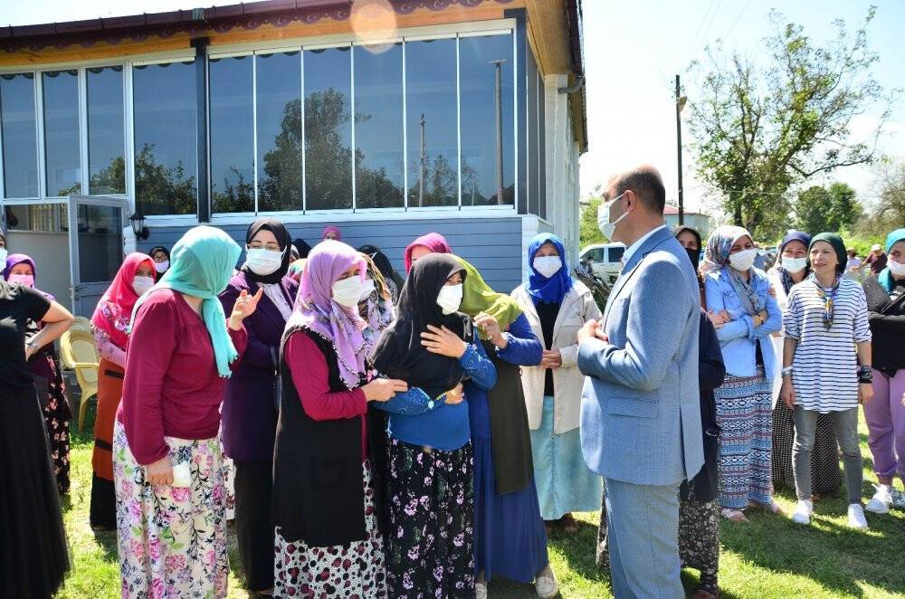 Kızını isteyen akrabası tarafından öldürülen kadın defnedildi