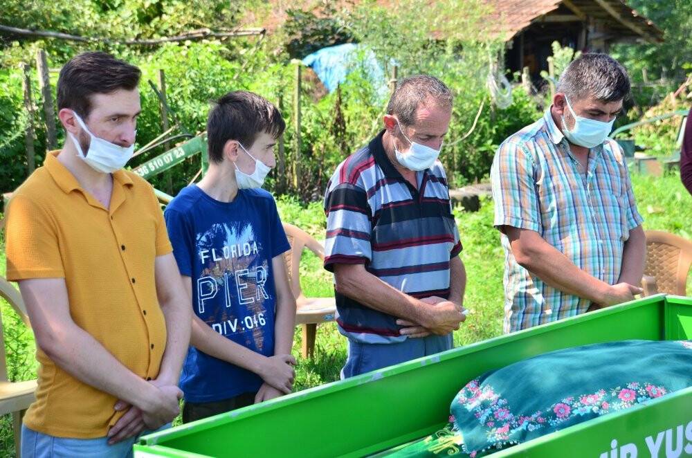 Kızını isteyen akrabası tarafından öldürülen kadın defnedildi