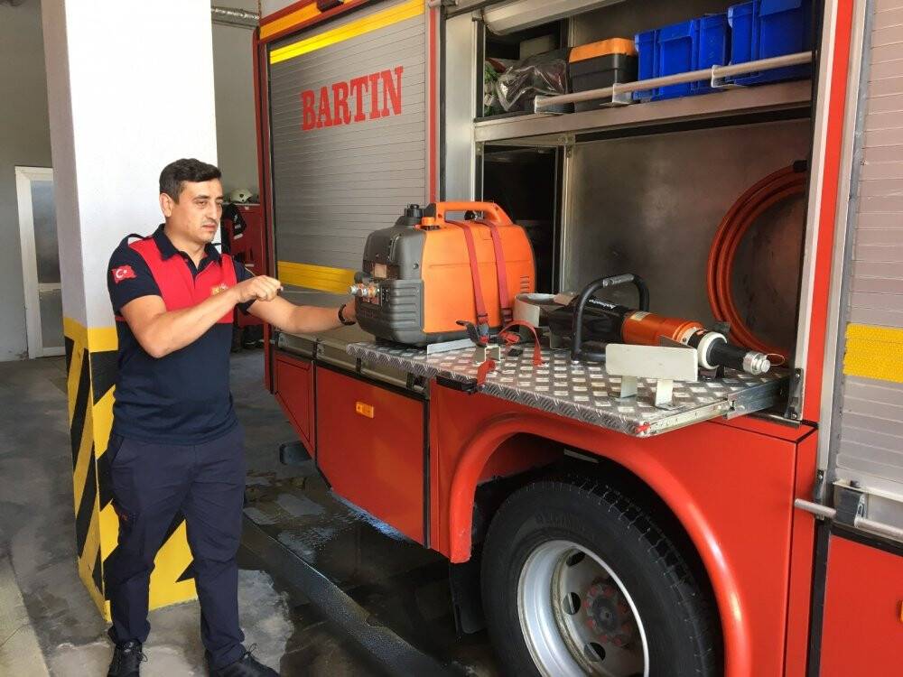 Ormanda kaybolan kız çocuklarını bulan itfaiye eri o anları anlattı