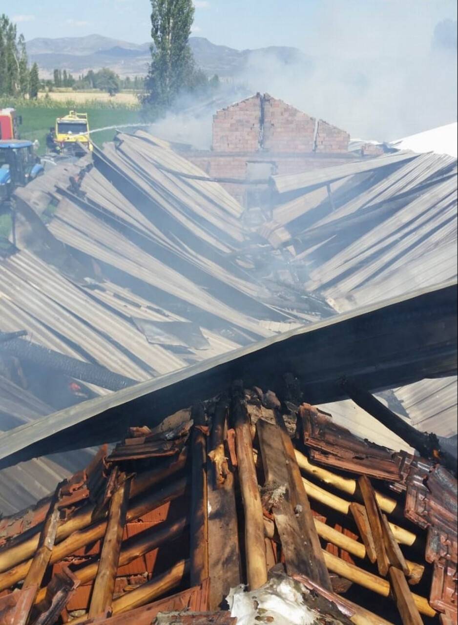 Konya'da besihanede yangın