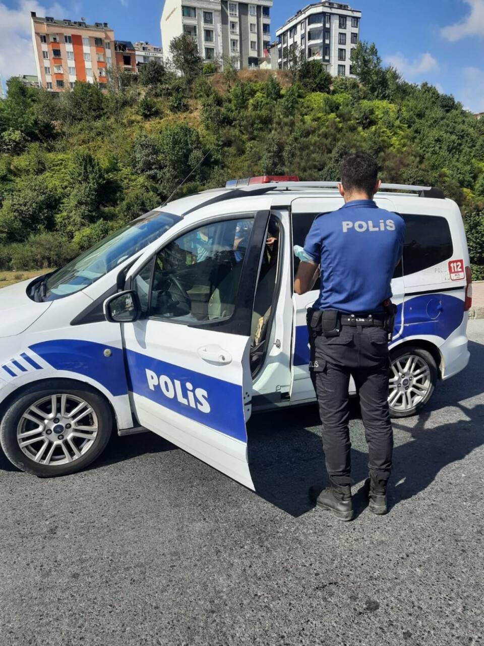 Parkta yeni doğmuş bebek bulundu