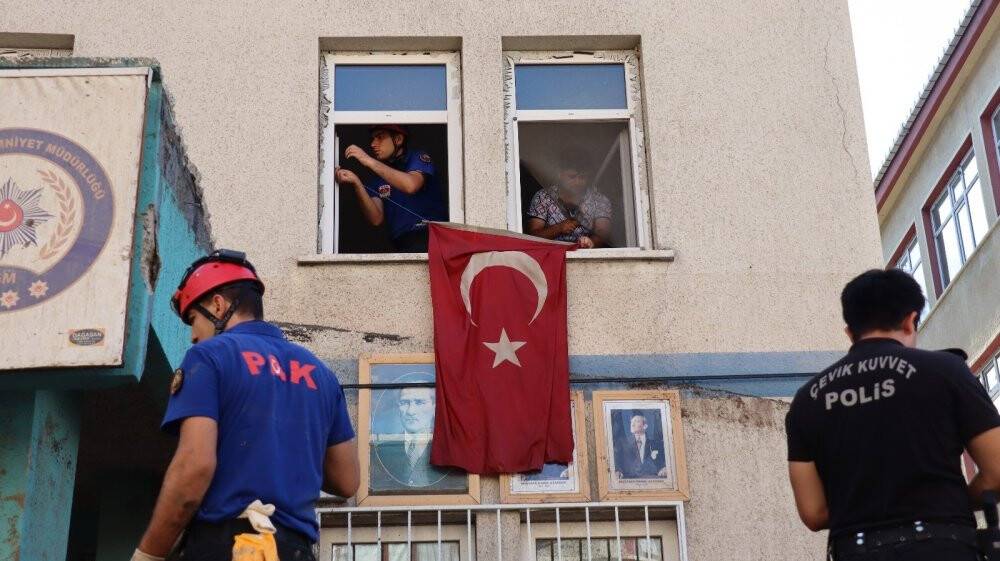 Sel felaketi bölgesinde 300’e yakın vatandaşı kurtaran kahraman tim