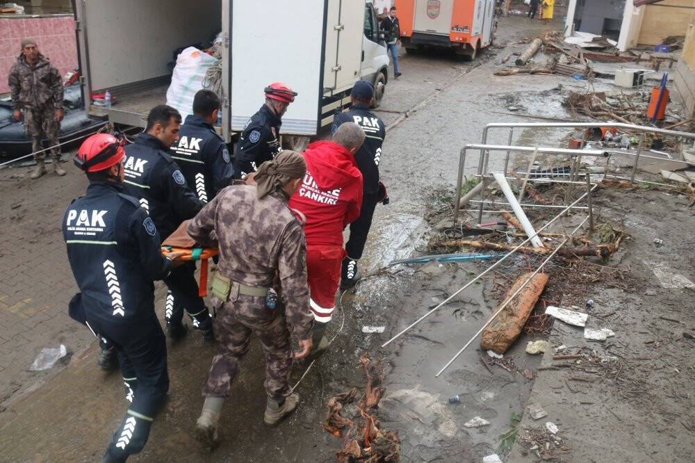 Sel felaketi bölgesinde 300’e yakın vatandaşı kurtaran kahraman tim