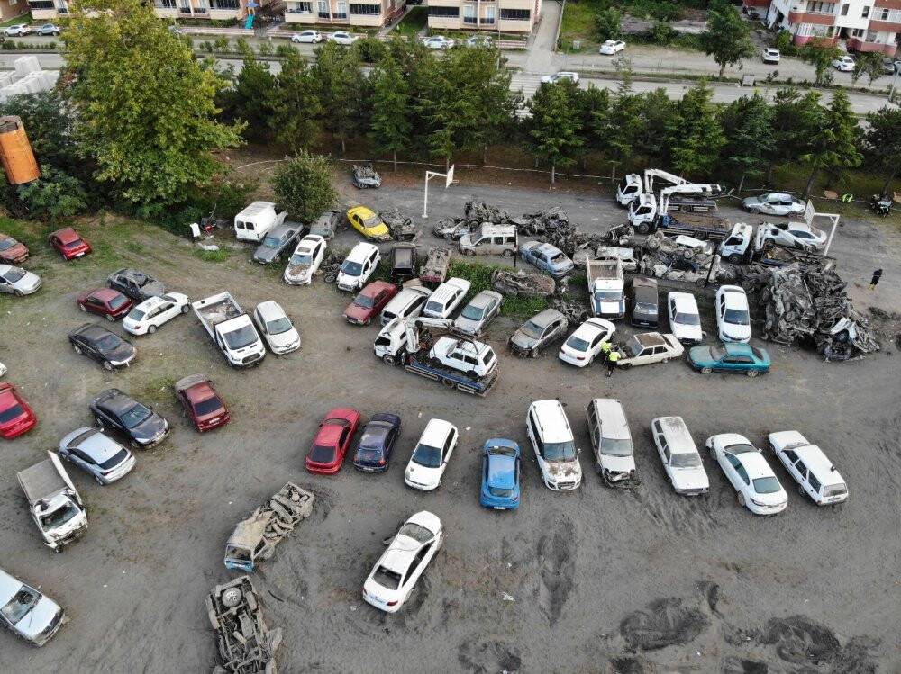 Kamp alanı olarak kullanılan alan araç mezarlığına dönüştü