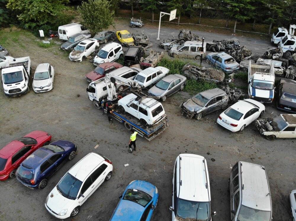 Kamp alanı olarak kullanılan alan araç mezarlığına dönüştü