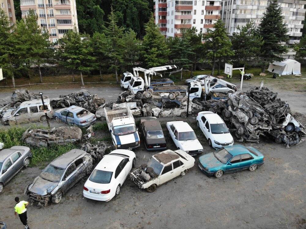 Kamp alanı olarak kullanılan alan araç mezarlığına dönüştü