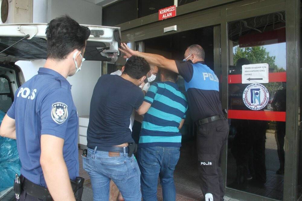 Yemek masasında tartıştığı annesini bıçaklayarak öldürdü
