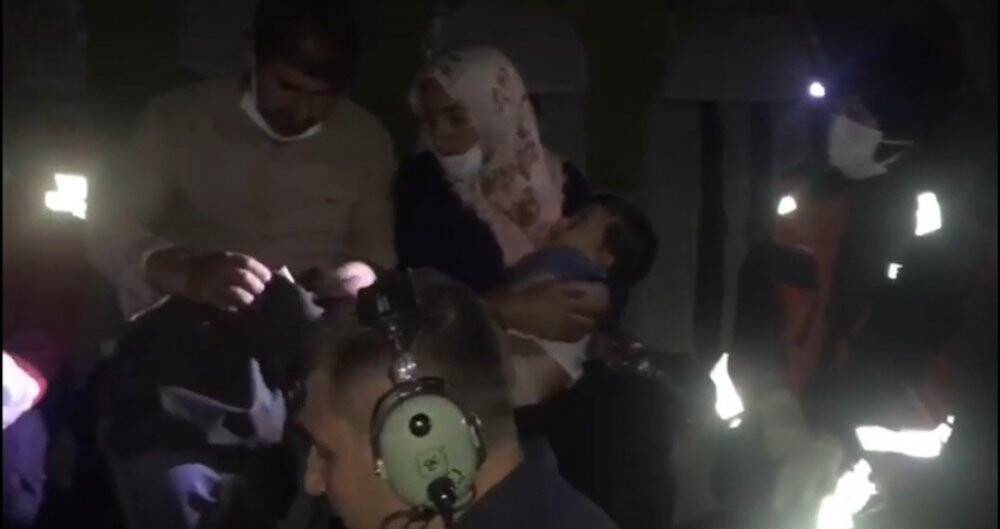 Polis helikopteri parmağı kopan bebek için havalandı