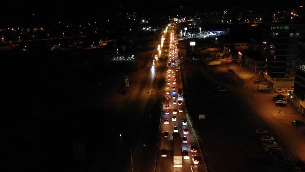 43 ilin geçiş güzergâhında trafik kilit: Yoğunluk havadan görüntülendi