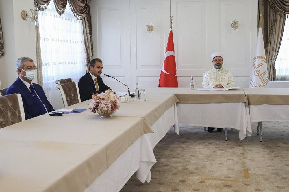 Diyanet İşleri Başkanı Erbaş: “Yeryüzündeki 1.5 milyar Müslüman’ın gözü, kulağı ve ümitleri bizdedir”