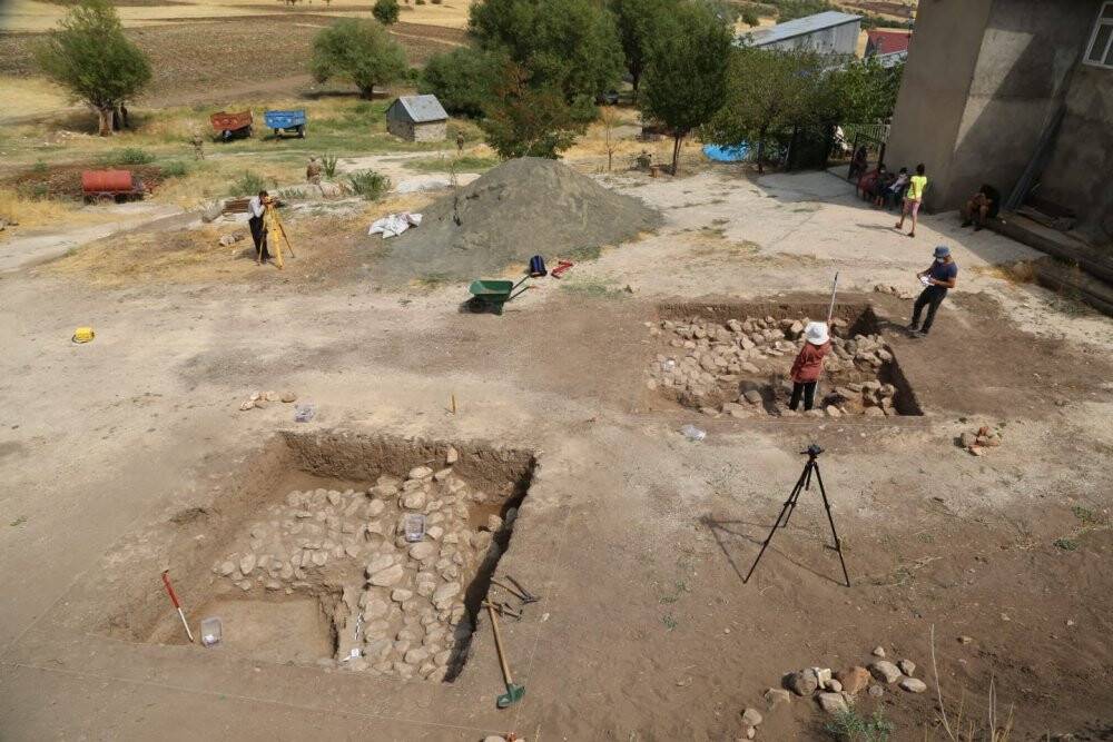 Tozkoparan höyüğünde tarihi eserler çıkmaya başladı