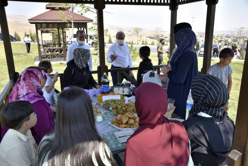 Başkan Pekyatırmacı: Sebze ve meyve hali şehrimizin önemli ekonomik dinamiklerinden birini oluşturuyor