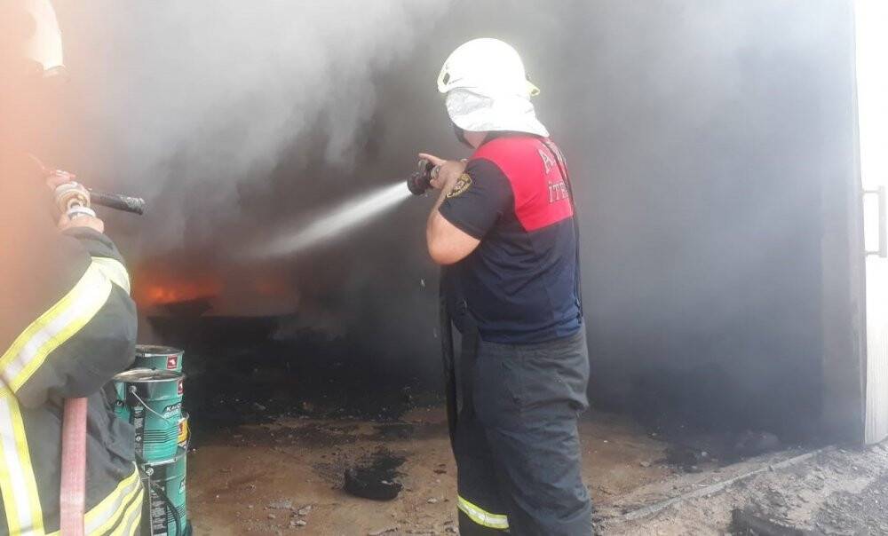 Depo yangınında büyük çapta maddi hasar meydana geldi