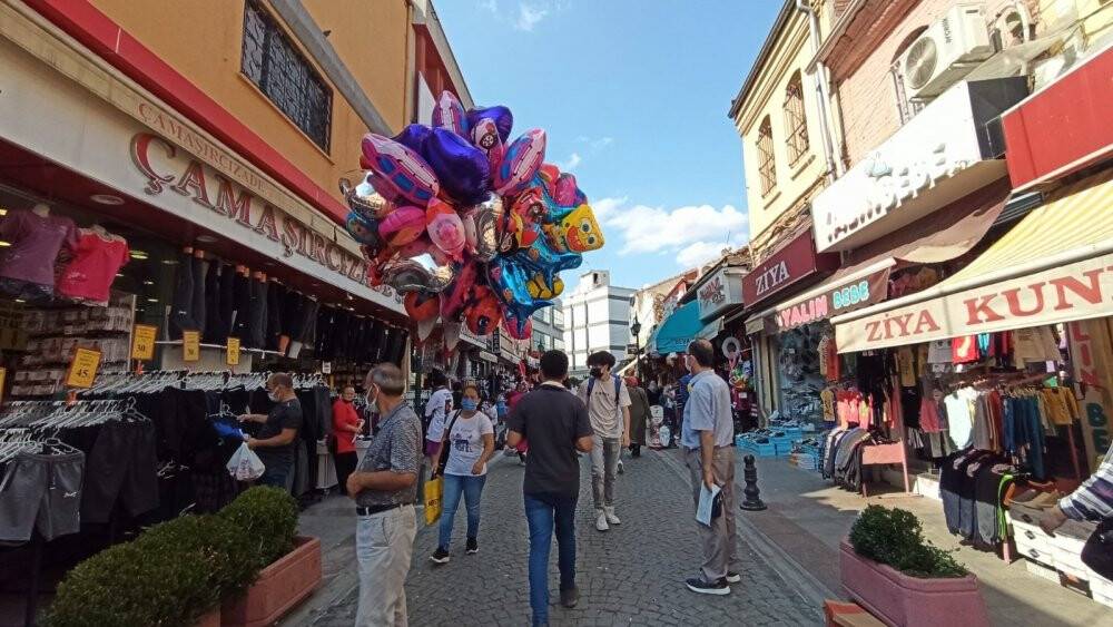 Günde 10 kilometre yürüyerek 6 bin lira kazanıyor