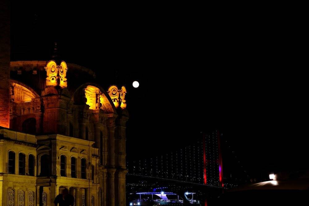 İstanbul’da mest eden dolunay manzarası
