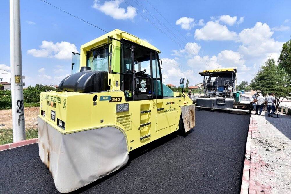 Karatay’da sıcak asfalt seferberliği sürüyor