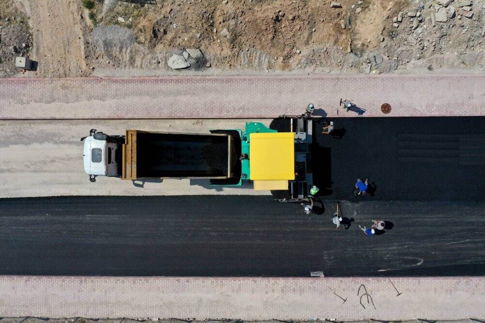 Karatay’da sıcak asfalt seferberliği sürüyor