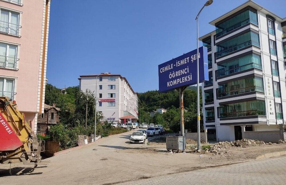 Kendini doktor olarak tanıtıp selzedeleri muayene etti