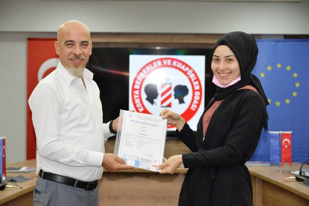 Kuaförler, mesleki yeterlilik belgelerini aldı