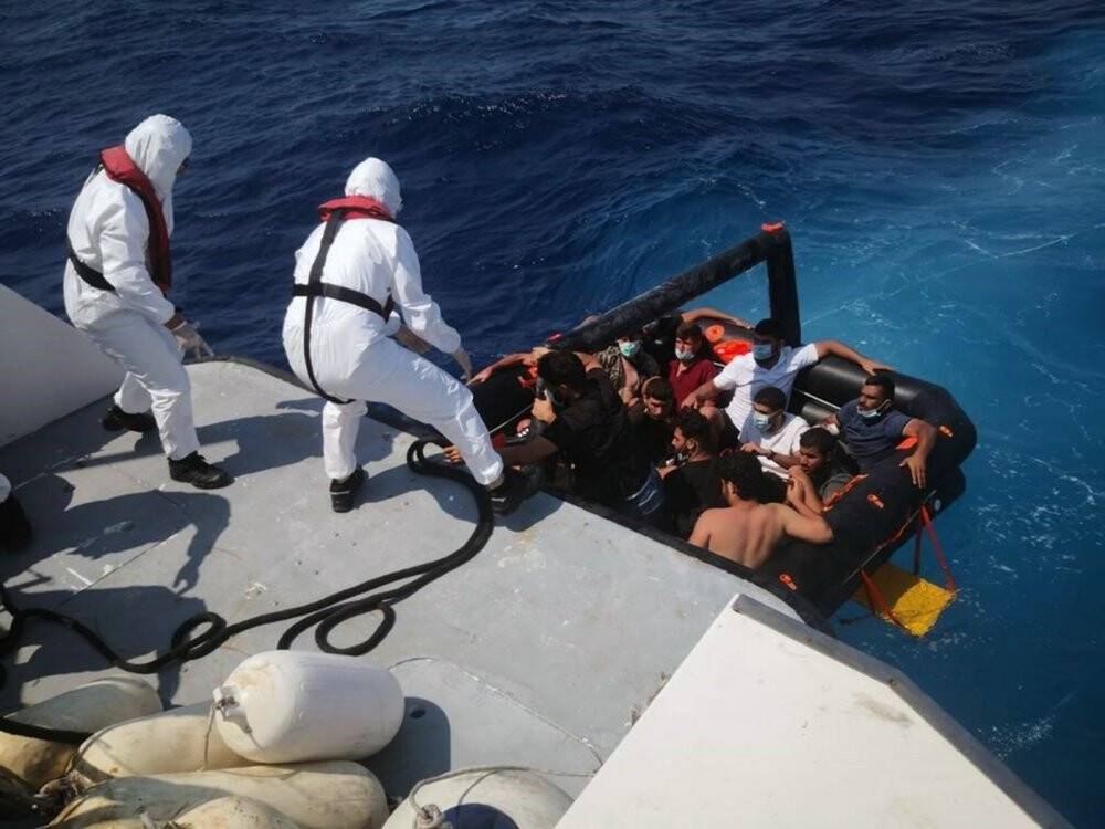 Yunanlıların Türk karasularına bıraktığı 32 göçmen kurtarıldı