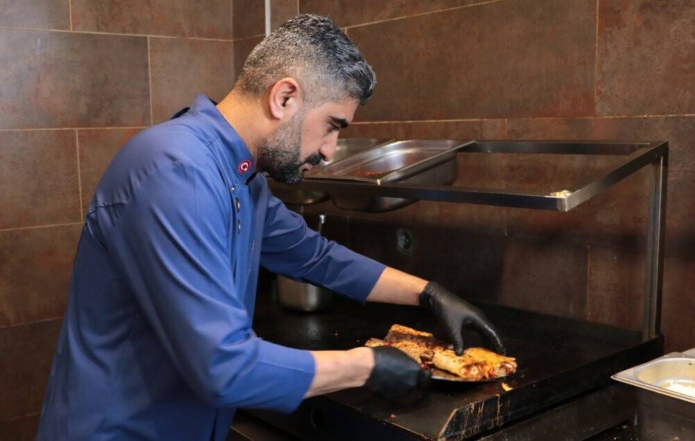 24 ayar altın kaplamalı tavuk döner