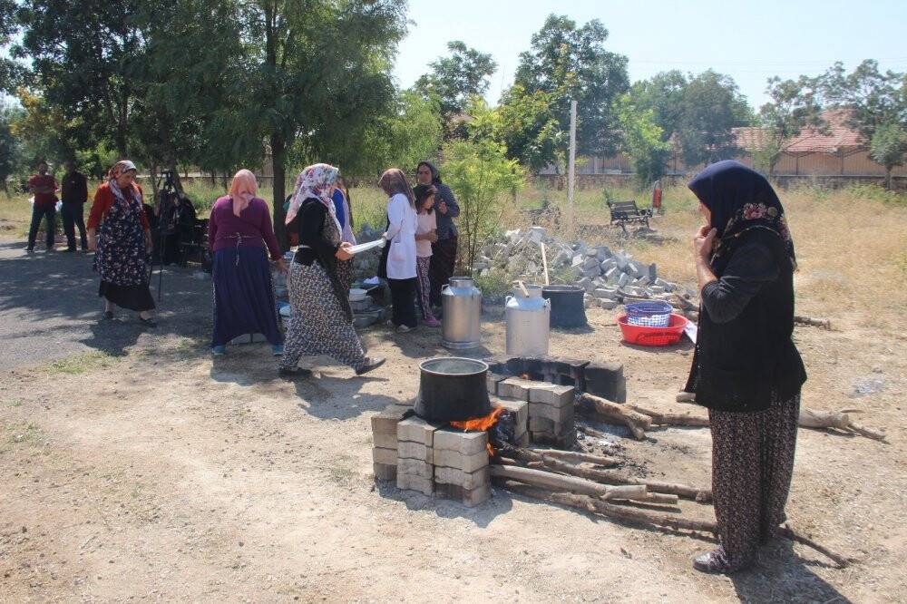 Konya'da kadınlar el ele verip 8 çeşit peynir üretti