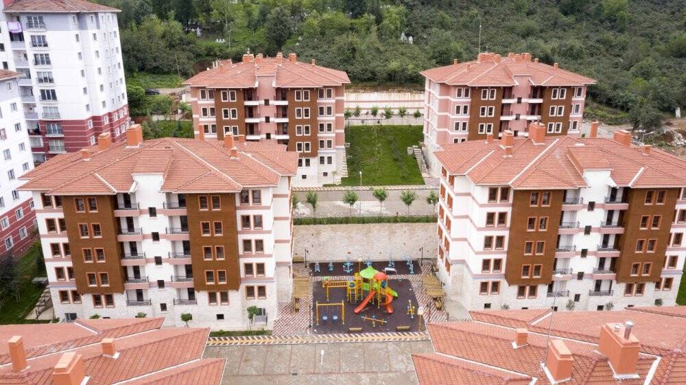 Afetlerde yaralar TOKİ eliyle sarılıyor
