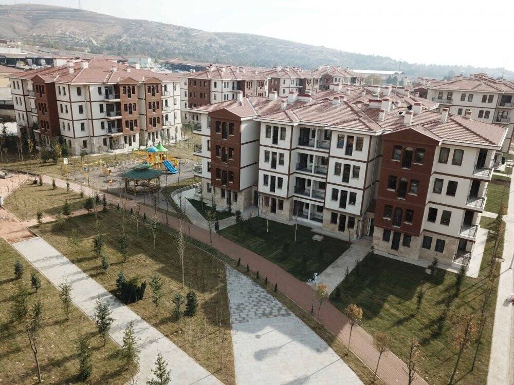 Afetlerde yaralar TOKİ eliyle sarılıyor