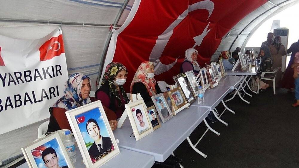 Evlat nöbetindeki Güzide Demir: “Oğlum kaçmak isterken PKK’lılar onu yakalayıp yaktı”