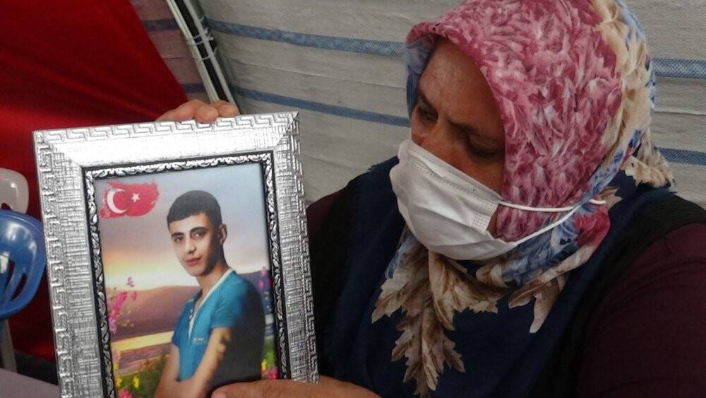Evlat nöbetindeki Güzide Demir: “Oğlum kaçmak isterken PKK’lılar onu yakalayıp yaktı”