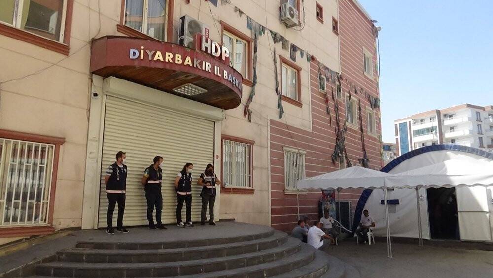 Evlat nöbetindeki Güzide Demir: “Oğlum kaçmak isterken PKK’lılar onu yakalayıp yaktı”