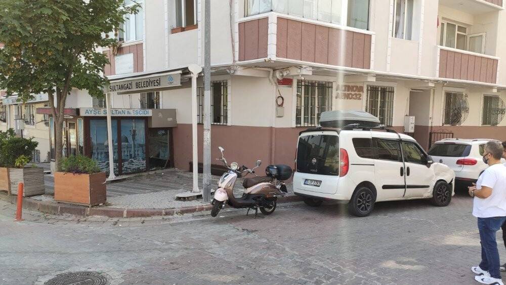 Otomobil ile motosiklet çarpıştı, o anlar kamerada